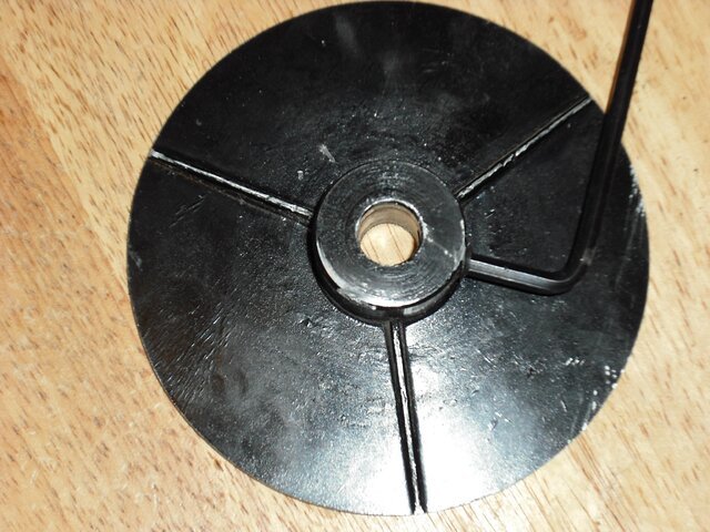 back of wheel w allen inserted in set screw.JPG